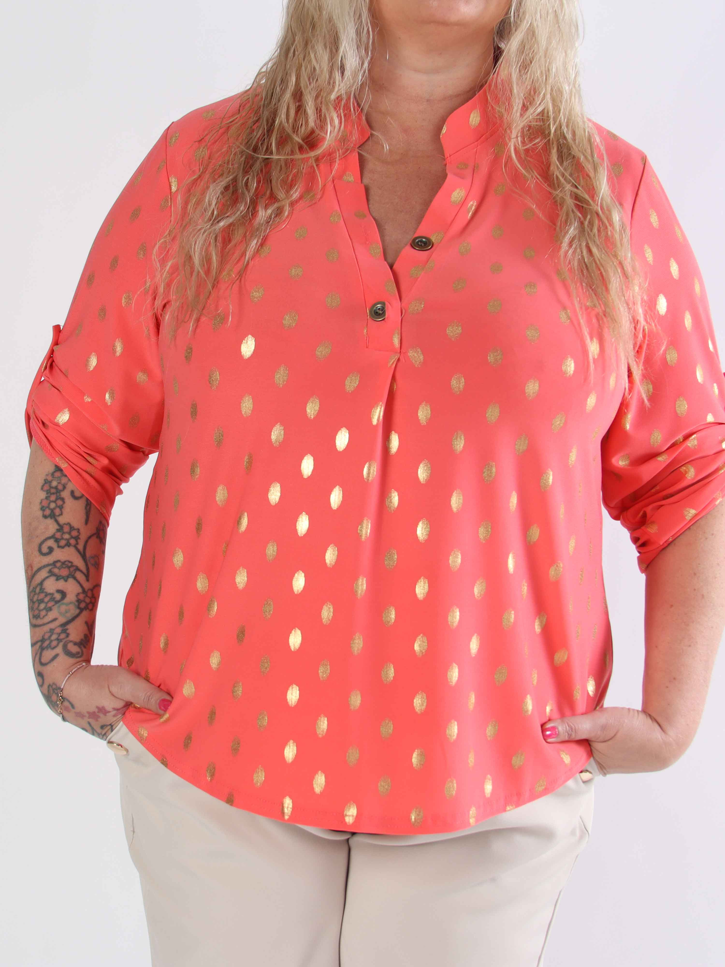 Ebba Gold Shirt - Elastisk plus size blus med guld prickar